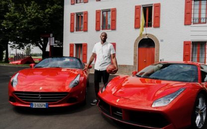 Ferrari "Black Mamba": Kobe Bryant a Maranello