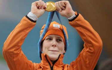 Gold medallist Netherlands's Ireen Wust holds her medal after the women's 1,500 meter speed skating race at the Richmond Olympic Oval at the Vancouver 2010 Olympics in Vancouver, British Columbia, Sunday, Feb. 21, 2010.  (AP Photo/Matt Dunham)