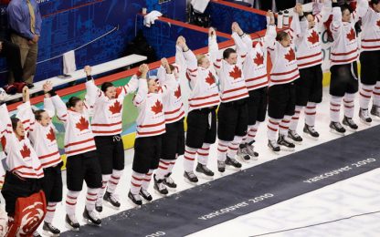 Doppietta della Poulin, il Canada è d'oro nell'Hockey donne