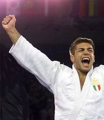 La palestra Maddaloni a Scampia: affidateci Berlusconi