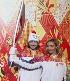 Sochi 2014, la torcia è una piuma dell'uccello di fuoco