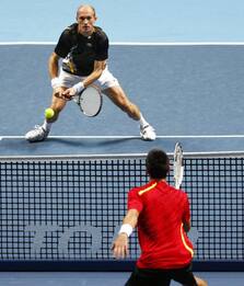 Master Cup, Nadal inciampa su Soderling. Djokovic ok
