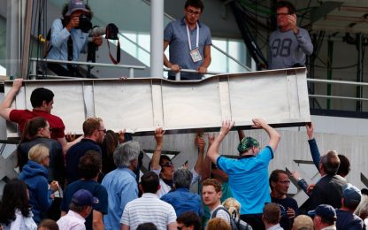 Roland Garros, cade un maxischermo sul pubblico: 3 feriti