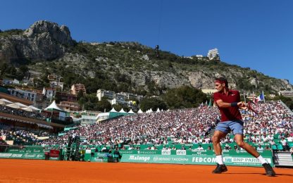 Montecarlo, Federer ok all'esordio. Fognini crolla nel derby italiano