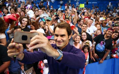 Tennis, Federer mania: in 8000 all'allenamento