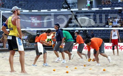 Caso Battisti, arance contro i brasiliani del beach volley