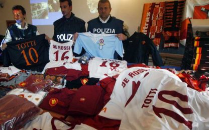 Roma, sequestrati oltre 65 mila capi sportivi contraffatti