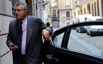 Carlo De Benedetti denuncia: "Hanno manomesso la mia auto"