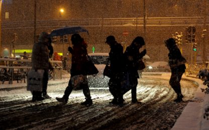 Neve a Milano: evitate l'auto anche martedì