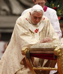 Il Papa: "Il sacerdozio non serva al potere personale"
