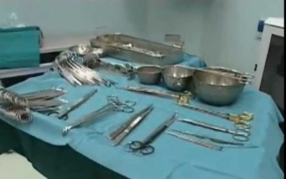 Ferri chirurgici sterilizzati con gas tossici: 13 arresti