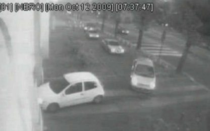 Il kamikaze in caserma a Milano: il video dell’attentato