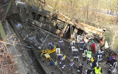 Merano, frana su un treno di pendolari: 9 morti