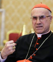 Pedofilia, Bertone: "Minata la credibilità della Chiesa"