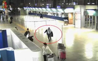 Aeroporto di Fiumicino, ladro "matador" in azione: il video