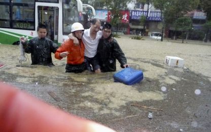 Cina, centinaia di morti per le inondazioni