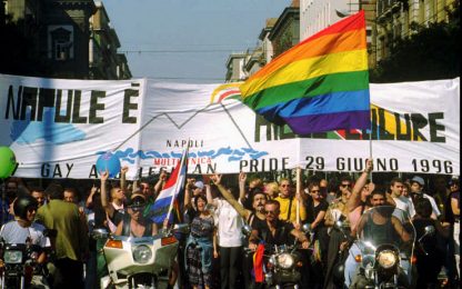 Gay pride a Napoli, tutti in piazza con la storia