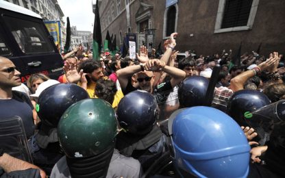 A Roma la rabbia degli aquilani, tafferugli con la polizia