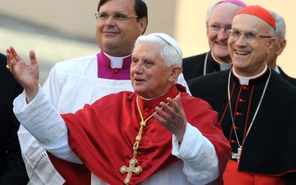 "Sacre sfilate": l'abbigliamento secondo Benedetto XVI