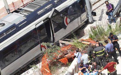 Napoli, i testimoni dell’incidente: il treno correva troppo