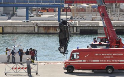 Auto in mare a Genova: "Forse un errore umano"