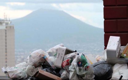 Emergenza rifiuti, la Ue concede altri due mesi a Napoli