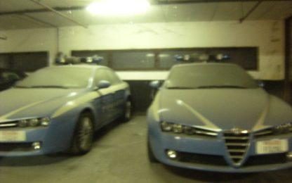 Milano: auto della polizia nuove ma sommerse dalla polvere