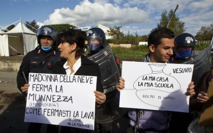 Terzigno, i manifestanti: "Proteggete i mafiosi"