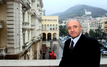 Il sindaco alle ragazze: "Lasciate chi scrive sui muri"