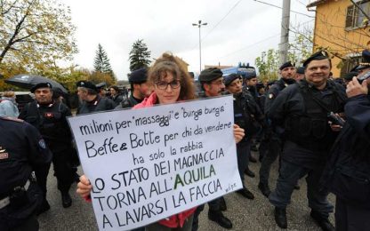 Dal Veneto a L'Aquila, la protesta passa dal bunga bunga