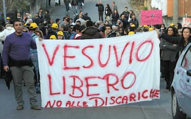 discarica_terzigno_corteo_vesuvio