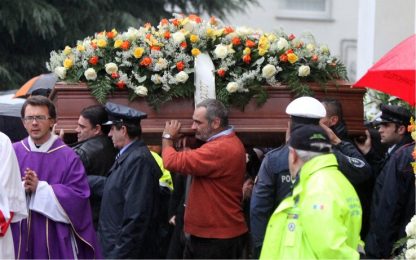 Milano, i taxisti si fermano per ricordare il collega ucciso