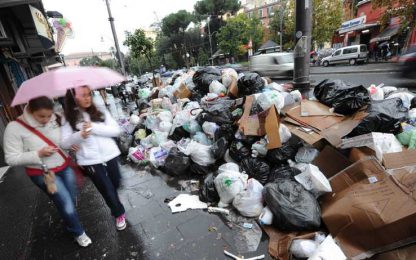 Berlusconi: "Via i rifiuti in meno di 15 giorni"