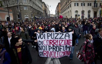 Università: approvata la riforma, proteste in tutta Italia