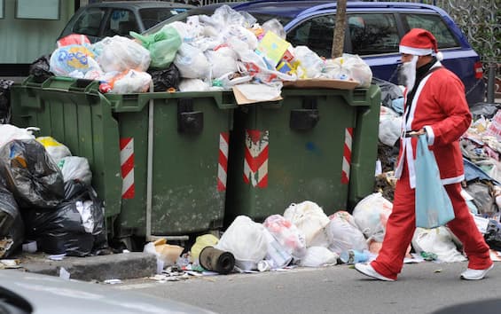 CAOS RIFIUTI: bidoni pieni e i cittadini abbandonano l'immondizia