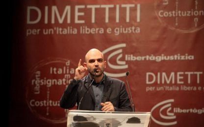 "Dimettiti", Eco e Saviano guidano il raduno anti premier