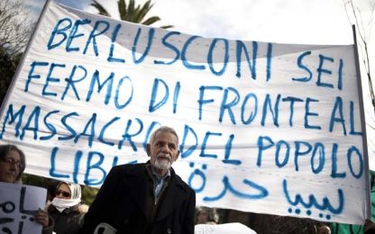 La rabbia dei libici in Italia: Berlusconi appoggia Gheddafi