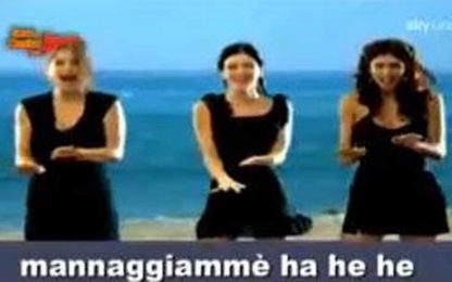 "Mannaggiamè": Sora Cesira canta le ragazze di via Olgettina
