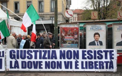 L'appello dei sostenitori di Berlusconi: "Silvio resisti"