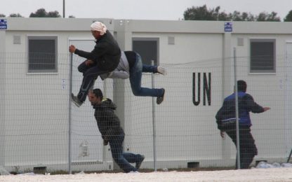 Taranto, da Lampedusa 827 migranti: destinazione Manduria