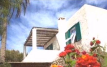 Villa con spiaggia personale: Berlusconi compra a Lampedusa
