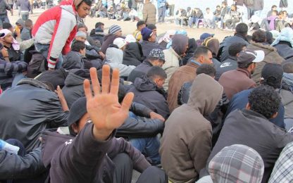 Lampedusa si svuota, partiti oltre 2mila migranti