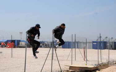 Immigrazione, fughe di massa dai centri. I VIDEO