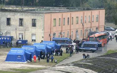 tendopoli_napoli_sbarchi_immigrati_lampedusa