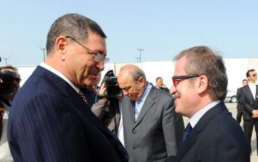 epa02671048 Tunisian new Interior Minister Habib Essid (L) welcomes his Italian counterpart Roberto Maroni (R) upon his arrival in Tunis, Tunisia, 05 April 2011. European Commission President Jose Manuel Barroso on 05 April said he has called on Tunisia to help solve the migration crisis that has been building up on the European Union's southern borders. Some 22,000 people, most of them Tunisians have arrived in Italy and Malta since the outbreak of unrest in North Africa in January, prompting the two countries to appeal for EU assistance.  EPA/STR