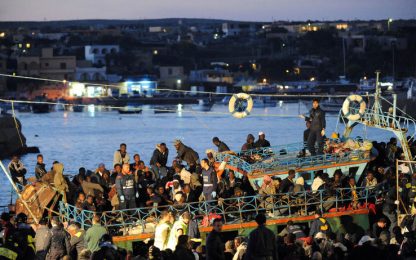 Lampedusa, l'emergenza non è finita: riprendono gli sbarchi