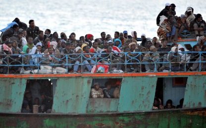 Lampedusa, nuovi sbarchi accolgono il premier