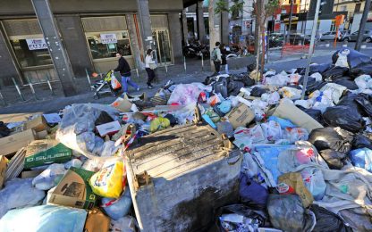 Napoli e i rifiuti, polemiche per l'arrivo dei militari