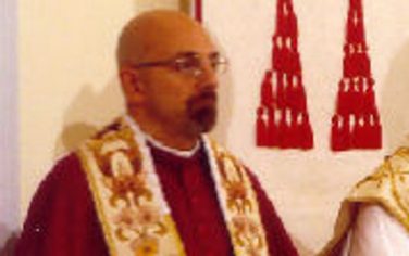 Arrestato per pedofilia Don Riccardo Seppia, nella foto con l'arcivescovo Angelo Bagnasco durante la visita pastorale nella parrocchia di via Calda a Genova Sestri Ponente, questo pomeriggio a Genova.
-ANSA/LUCA ZENNARO-