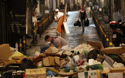 Rifiuti: Napoli scaricherà la spazzatura in altre province